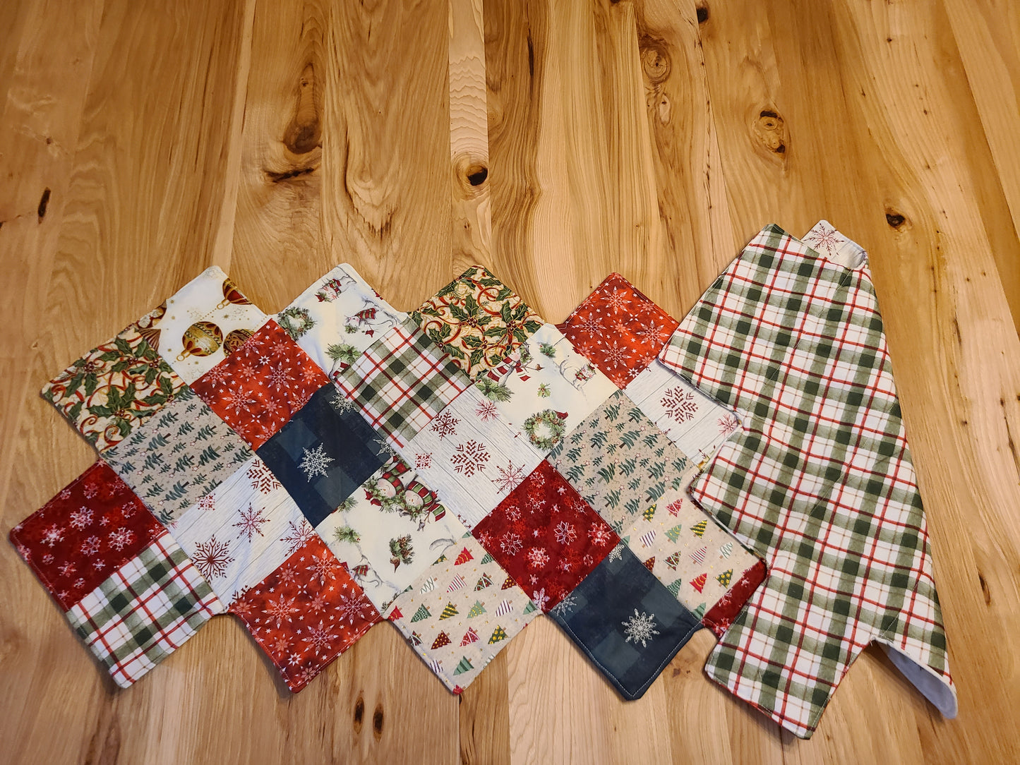 Christmas Table Runner 41.5 " x 16.5"