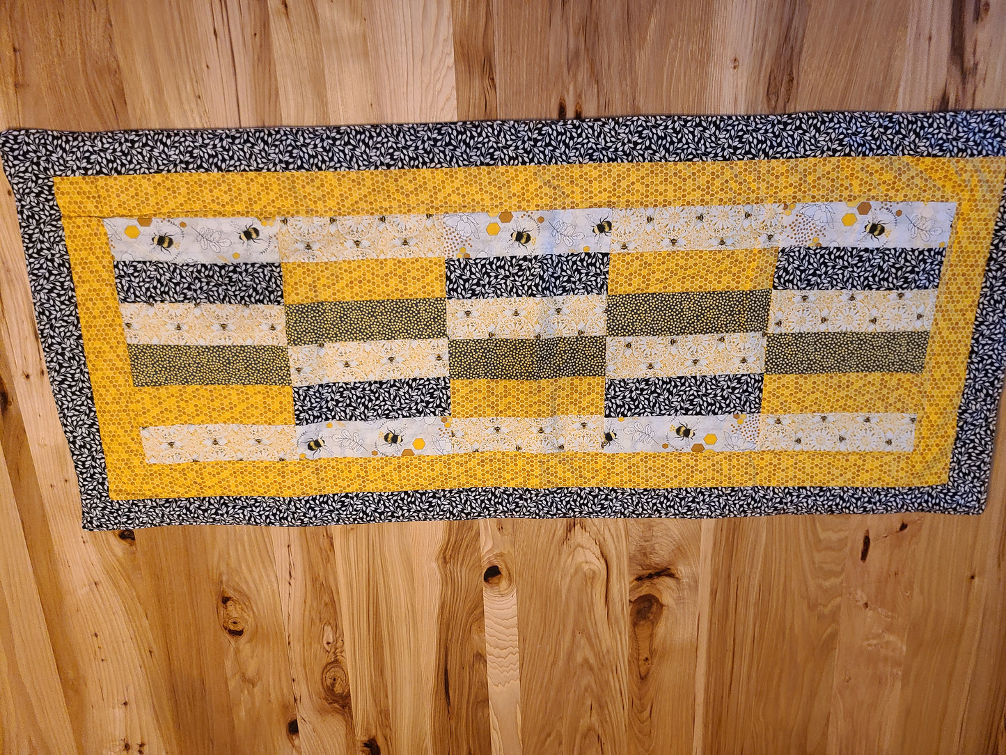Bee's Table Runner 43.25" x 18.5"