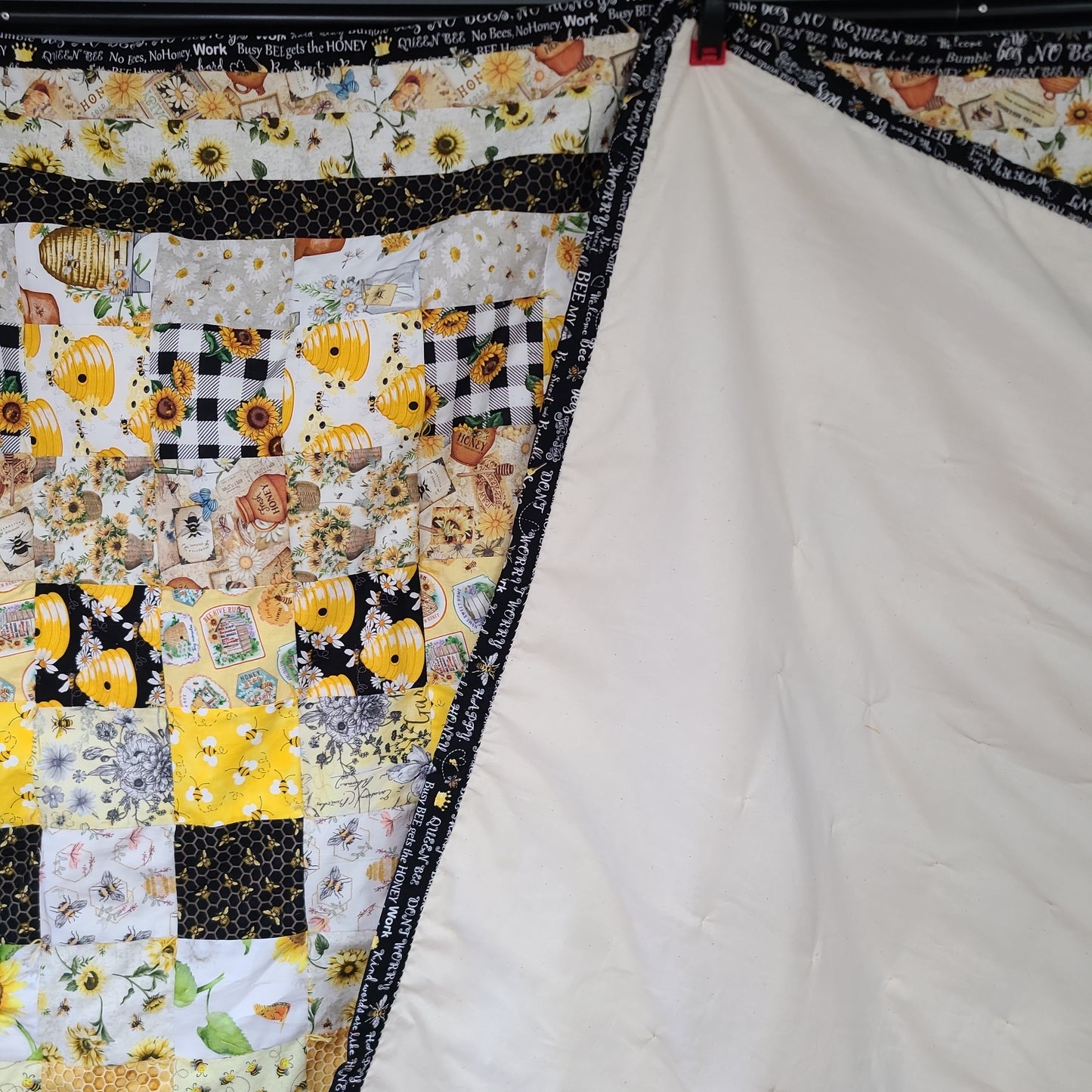 Spring Honeybee quilt 63.5"x 99.25" Twin bed