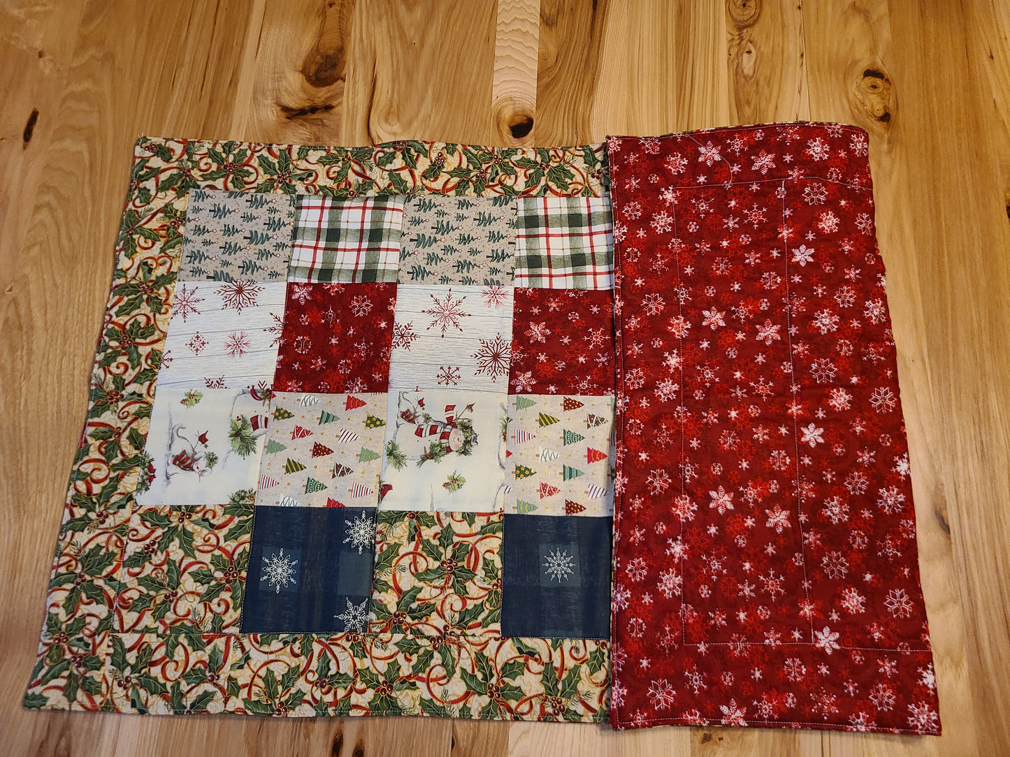 Christmas Table Runner    36" x 19.5"