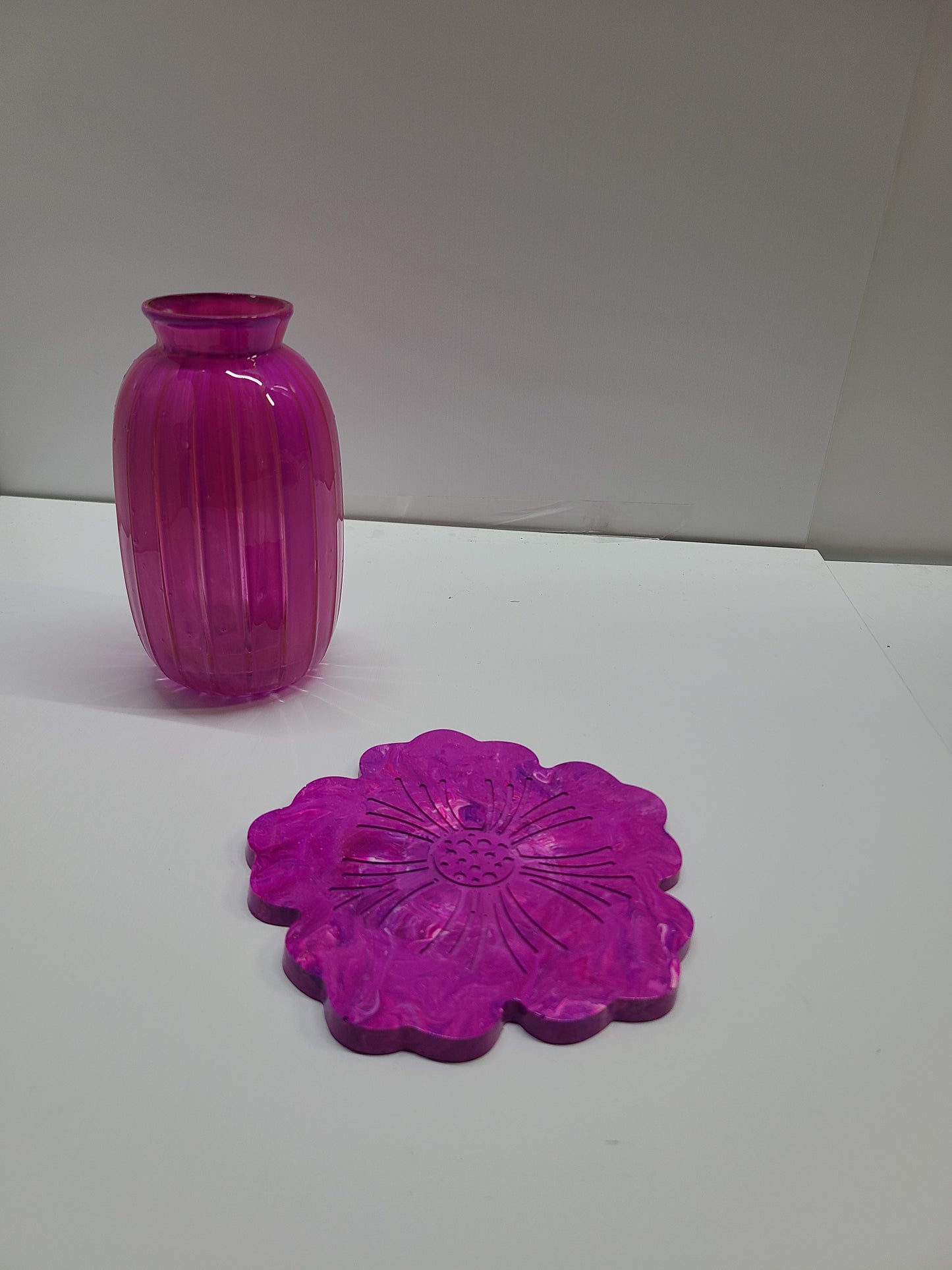 Flower Vase ink dyed glass flower Vase small with matching resin mat