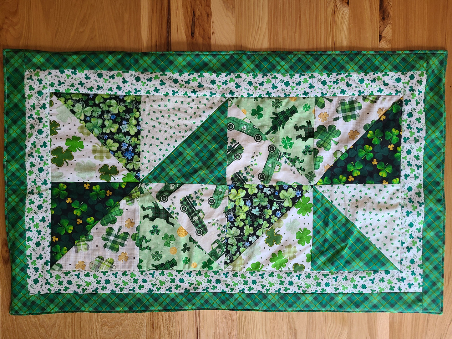 St Patrick's Table Runner 36.25x22